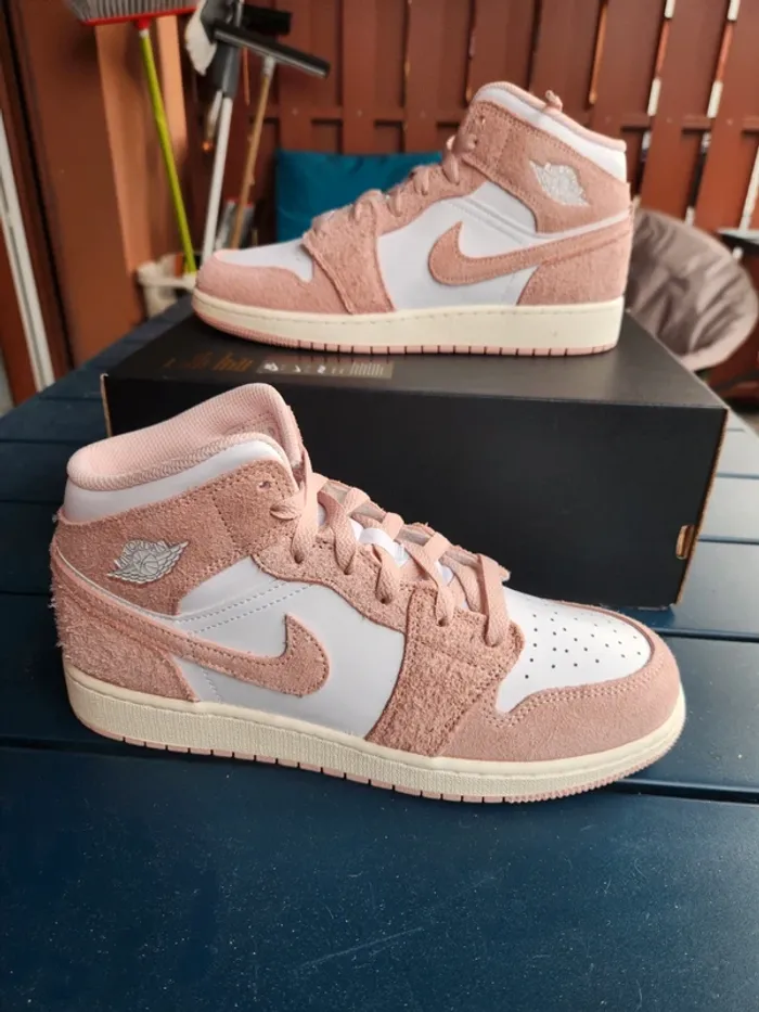 Air jordan 1 mid blanc rose Taille 40 femme neuves - photo numéro 2