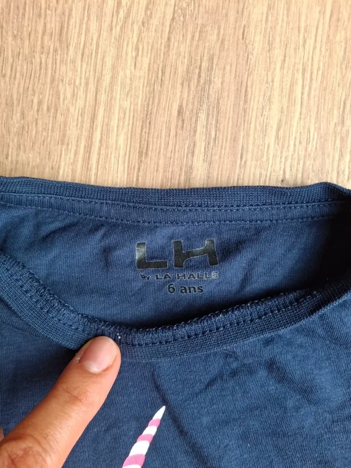 T-shirt manches longues la halle 6 ans très bon état - photo numéro 4