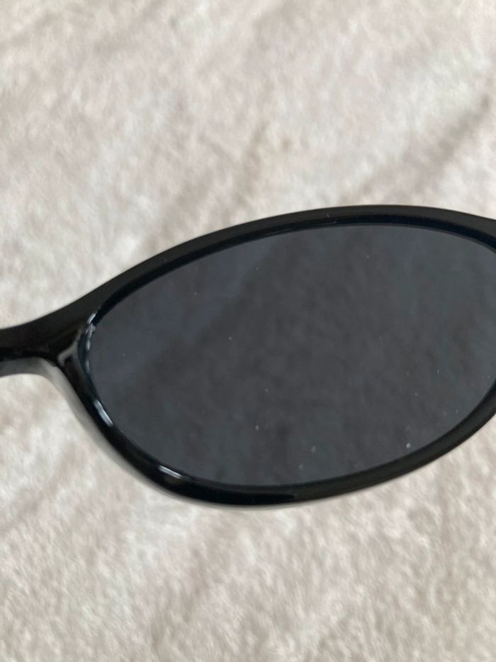 Lunettes noires - photo numéro 3