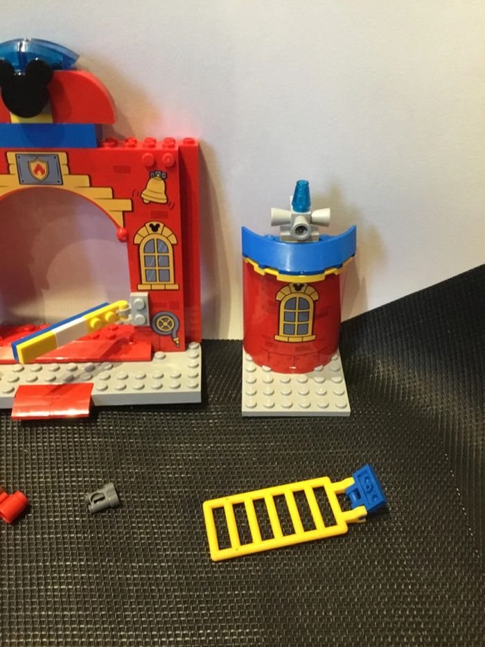 Lego lot 10776 non complet la caserne de pompiers de Mickey Mouse - photo numéro 4