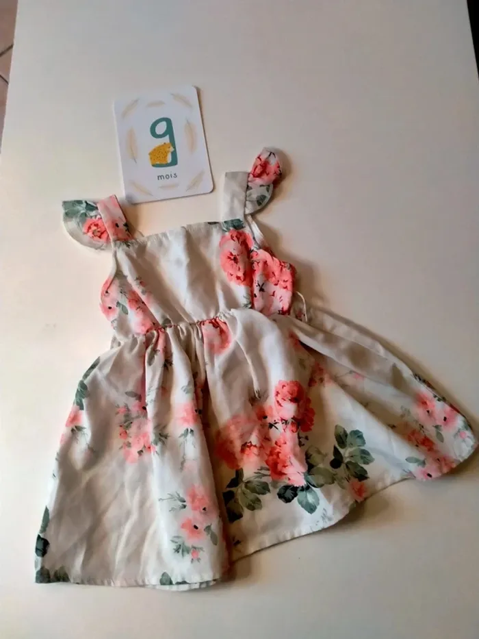 Robe bébé fleurie Taille 9-12 mois - photo numéro 4