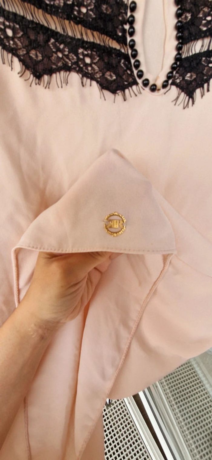 Joli haut d'été rose pâle manches mi longues broderies en dentelle noir taille 42 - photo numéro 5