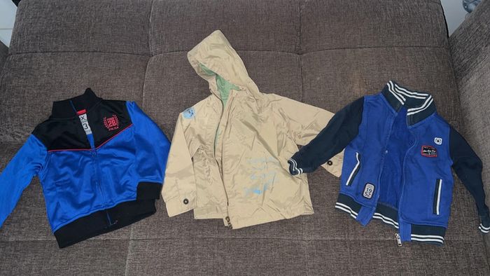 Lot de trois vestes deux ans été petit colis