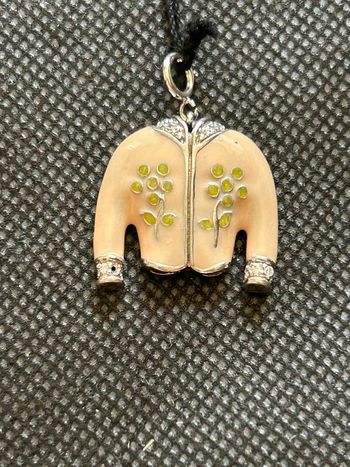 Joli pendentif «veste de tailleur » en argent massif et émail neuf avec étiquette