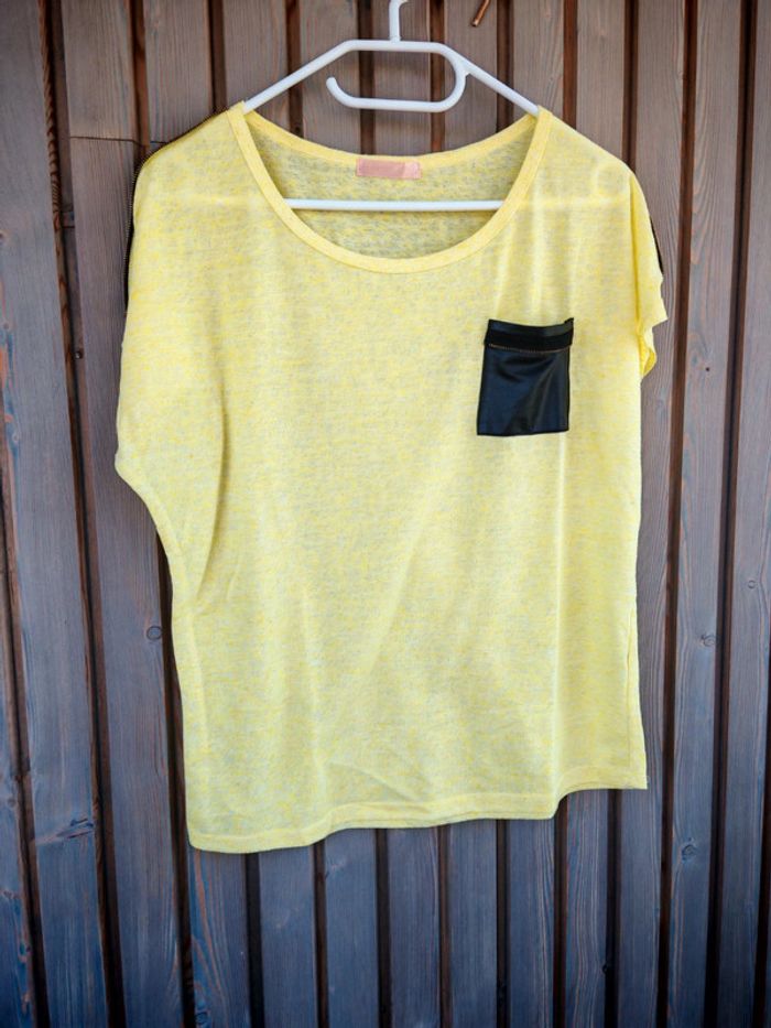 T-shirt jaune