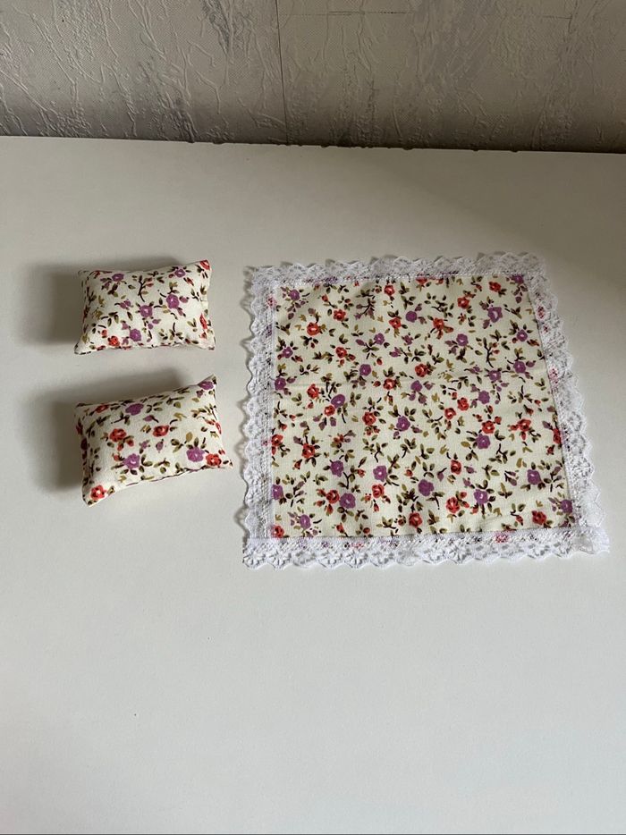 Ensemble tapis et coussins pour barbie Neuf