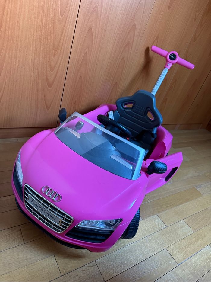 Voiture Audi rose - photo numéro 7