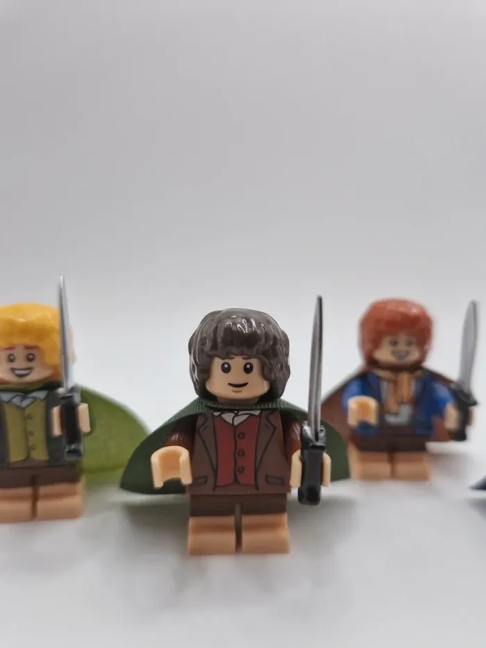Figurines type lego 4 hobbit Frodon Sam Merry et Pippin seigneur des anneaux / hobbit - photo numéro 4
