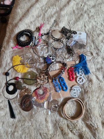 Lot No3 bijoux mystères