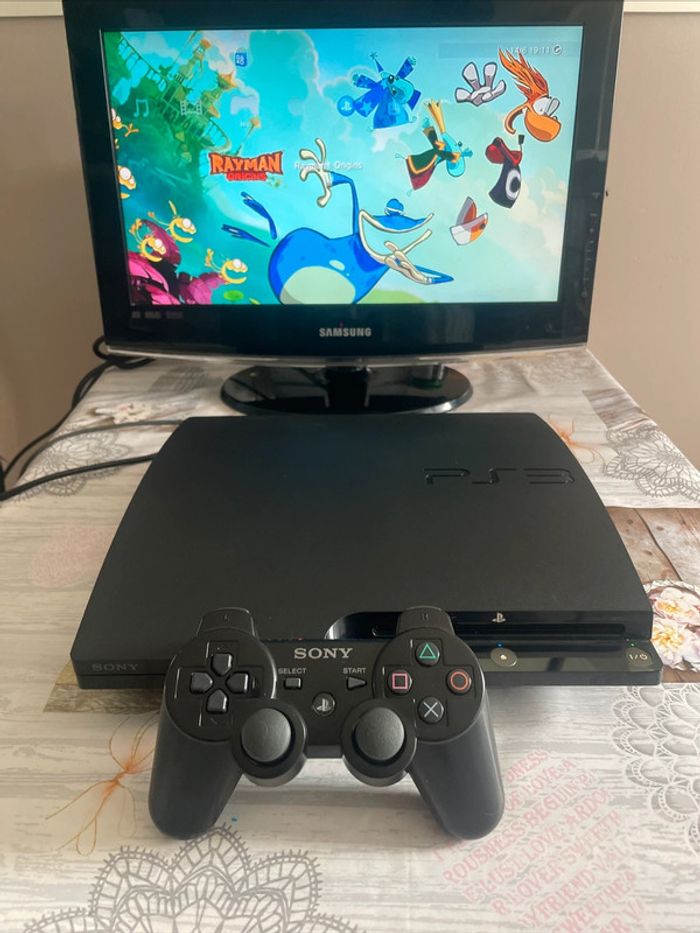 Console Sony PlayStation 3 Slim 120 Go Câbles manette et 1 Jeu - Occasion TBE - photo numéro 2