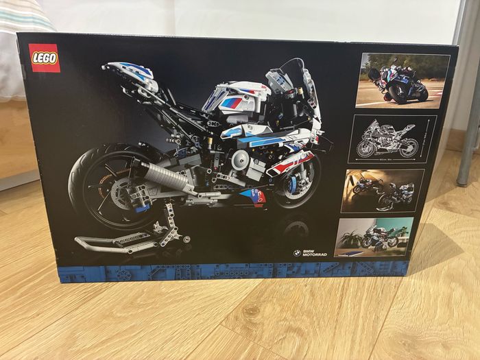 LEGO Technic 42130 BMW M 1000 RR - photo numéro 2