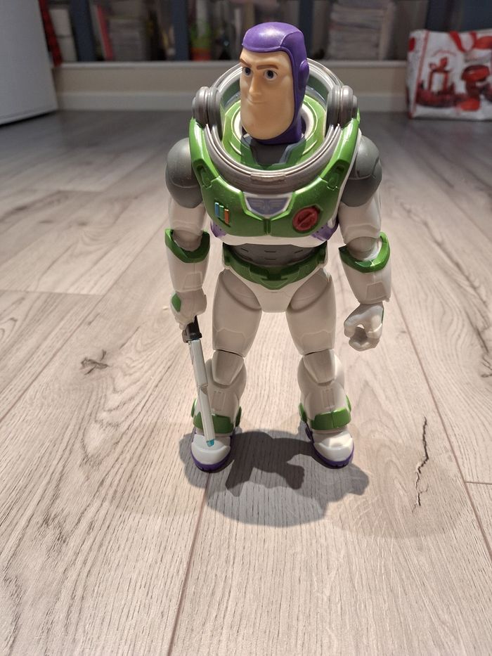 Figurine buzz l'éclair lightyear - photo numéro 2