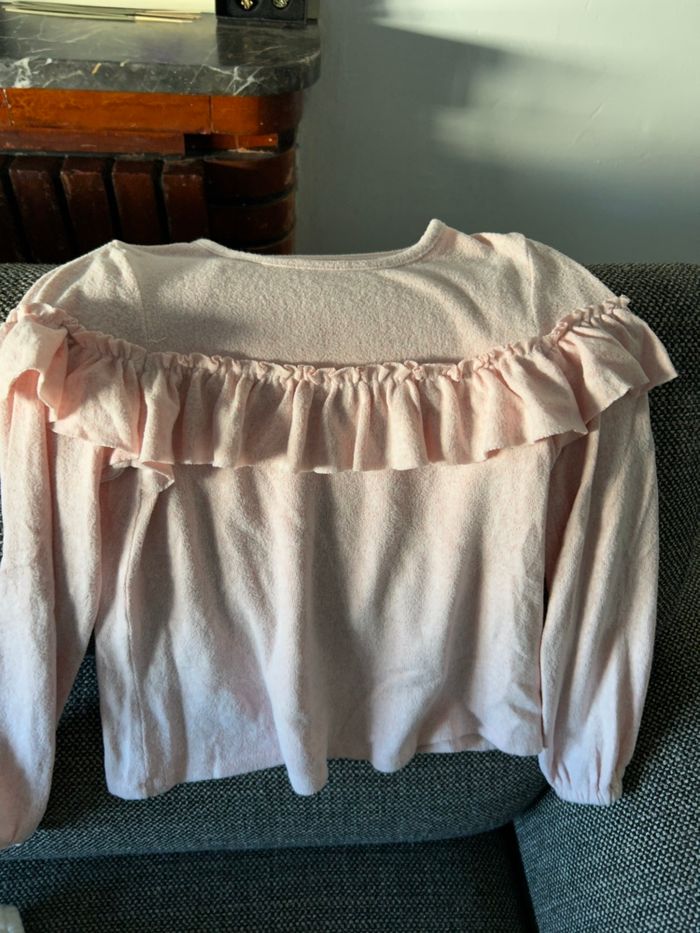 Pulls  8 ans  4 couleurs differentes  , 5€ l’un , le lot des 4 pulls 16€