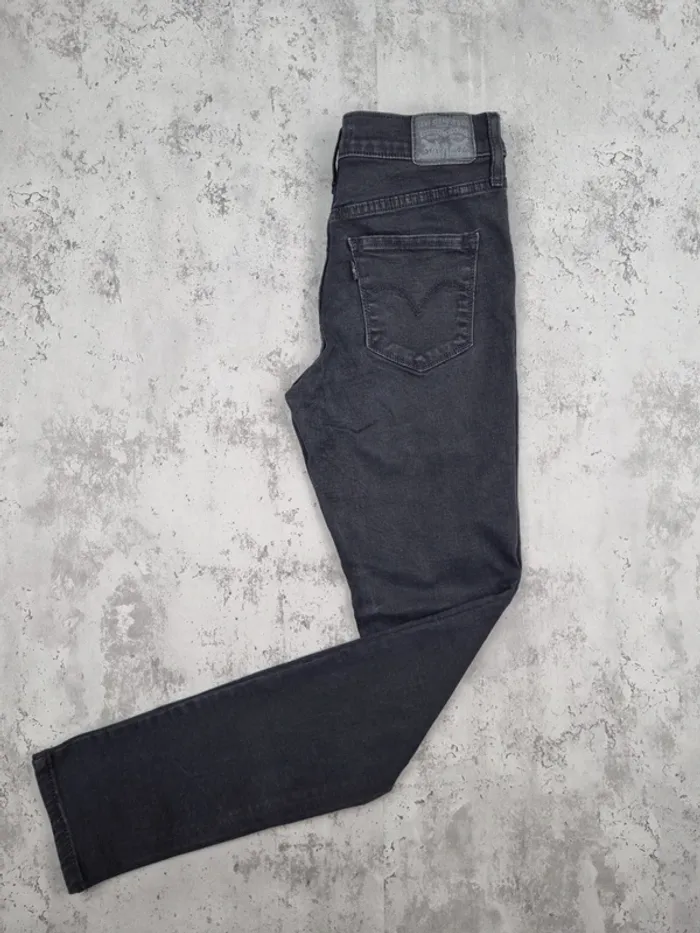 Jean Levi’s 311 Shaping Skinny Noir – Taille 36 Femme