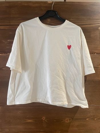 Tee shirt loose crème et cœur rouge promod