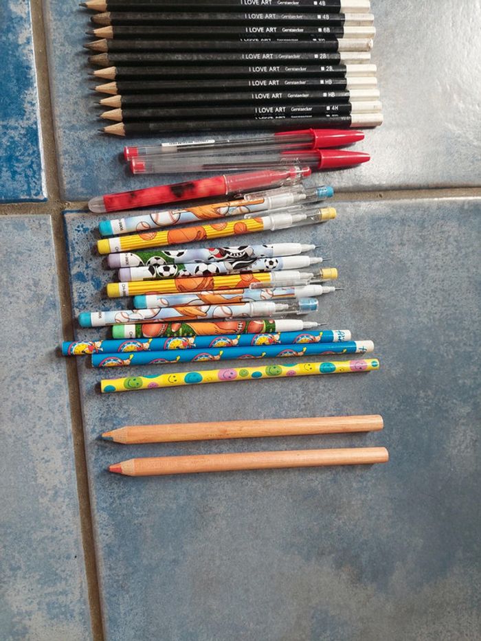 Fournitures scolaires: Stylo, crayons - photo numéro 4