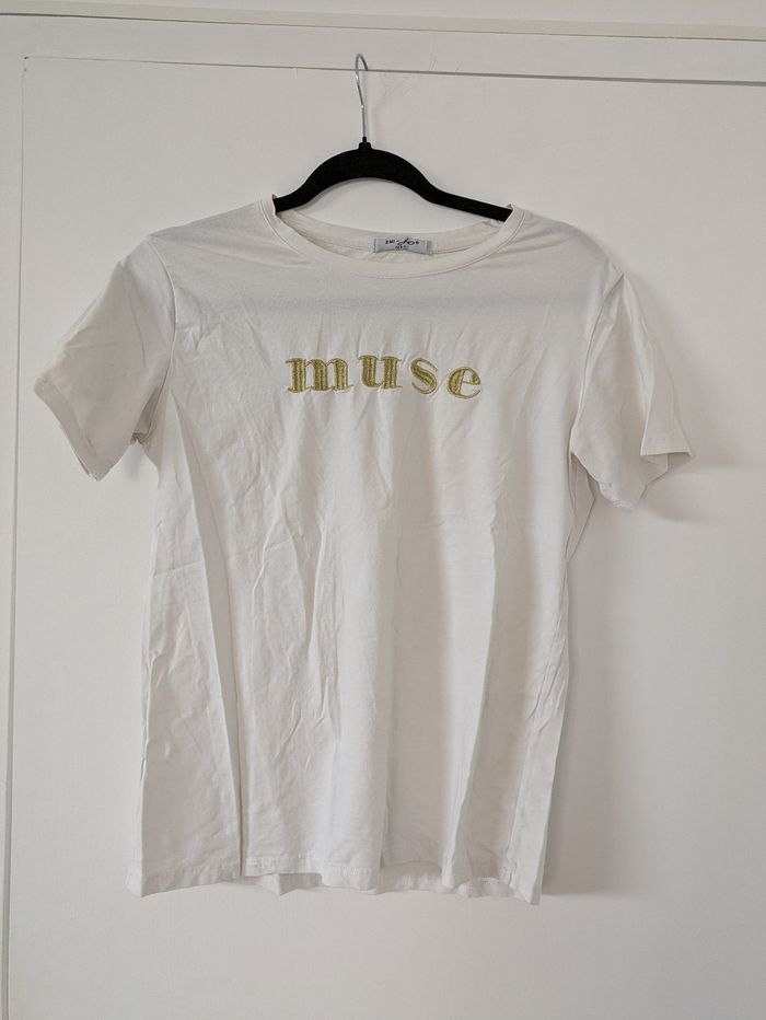 T-shirt avec broderie muse