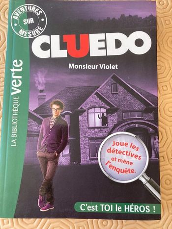 Livre cluedo M. violet