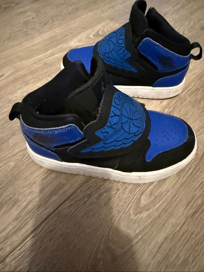Baskets montantes Nike Jordan Pointure 29,5 - photo numéro 2