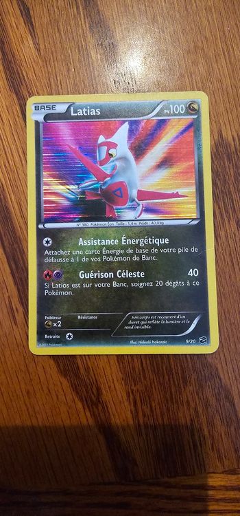 Carte pokemon latias holographique