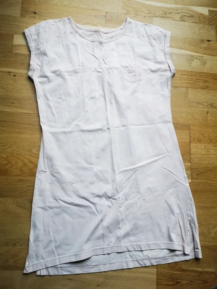Robe d'été rose pâle