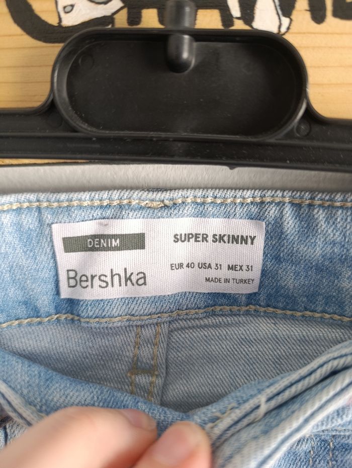 Jean Bershka troué - effet délavé tendance - photo numéro 4