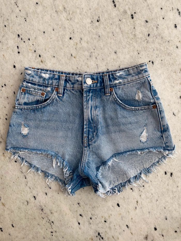 Mini Short en jean Zara 36 - photo numéro 2