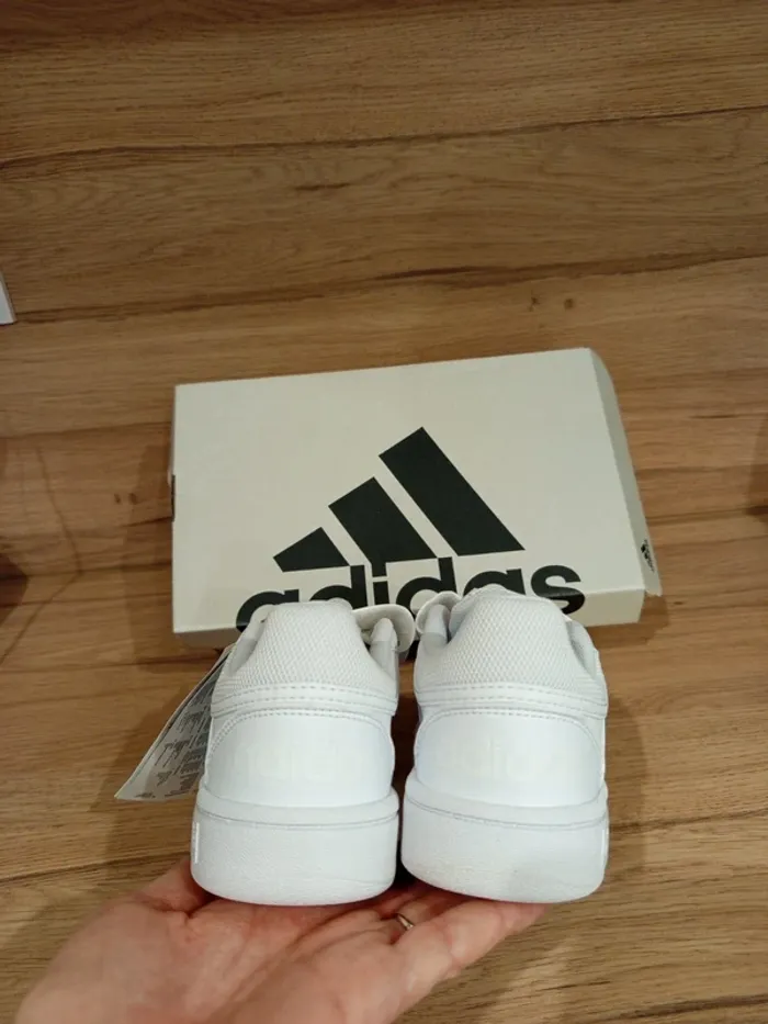 Baskets mixtes blanches à scratchs Adidas pointure 33 neuves dans leur boîte d'origine 🏷 - photo numéro 6