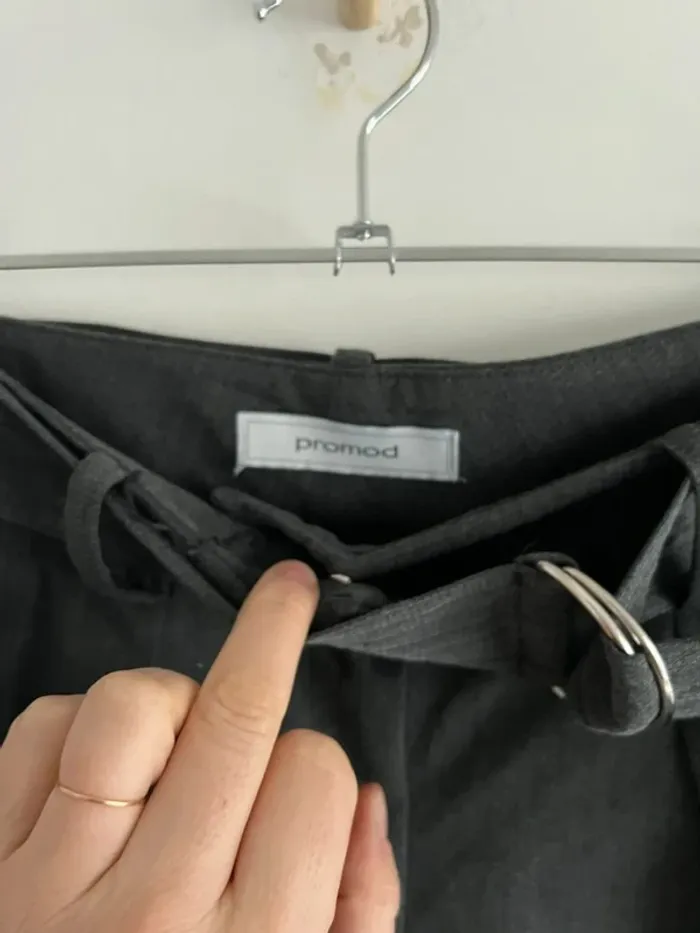 Pantalon gris ajusté - photo numéro 5