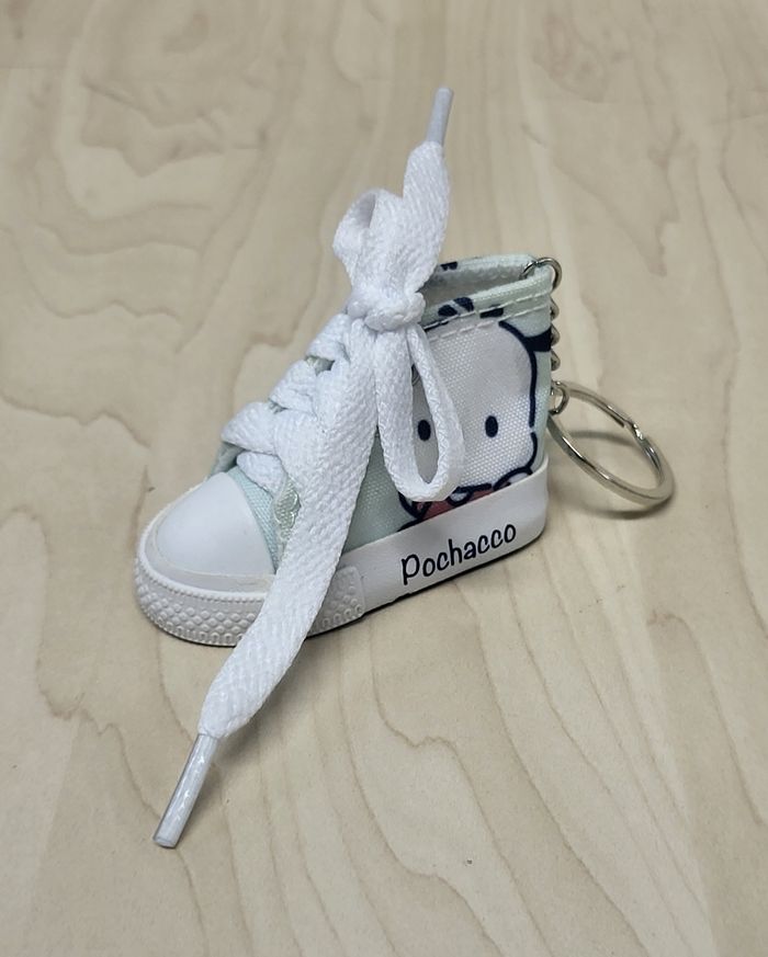 Porte-clé Sanrio Sneaker Pochacco