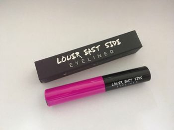 Eye-liner rose fuchsia neuf jamais ouvert