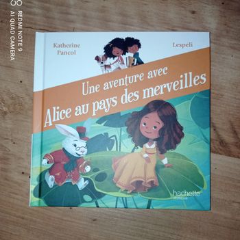 Livre album enfant Mac Do, Une aventure avec Alice au pays des merveilles, Hachette Jeunesse