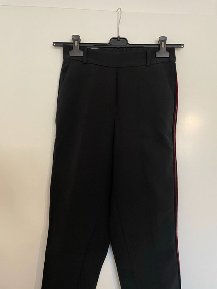 Pantalon court 7/8 noir bande rouge et blanc côté taille haute élastique Charming Girl taille 36 - photo numéro 2
