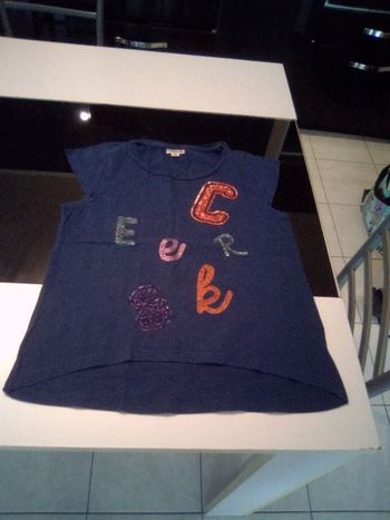 Tee shirt manches courtes.  CREEKS.  Taille 12 ans