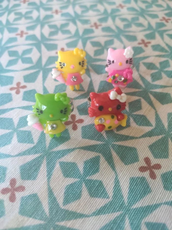 Bague réclables Hello Kitty