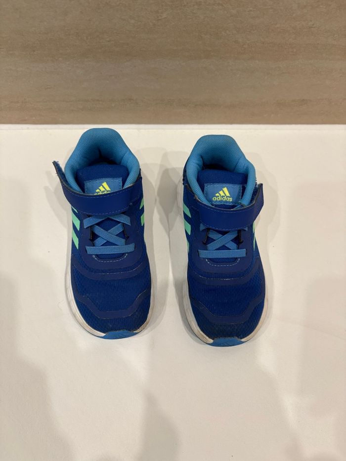 👟 Baskets enfant Adidas bleu – Très bon état !