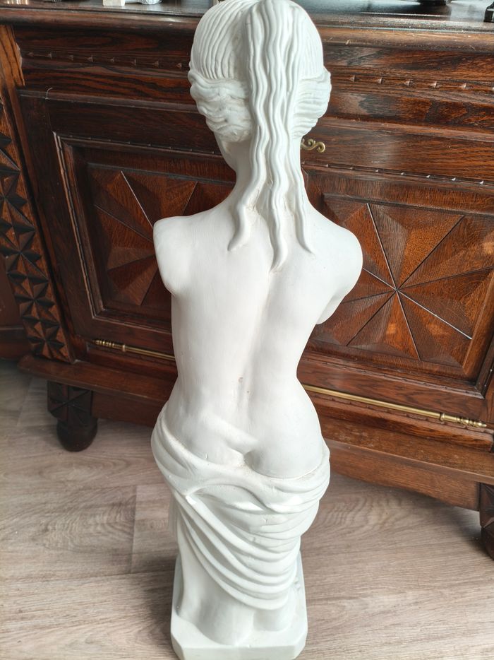 Sculpture représentant Vénus de Milo - photo numéro 8