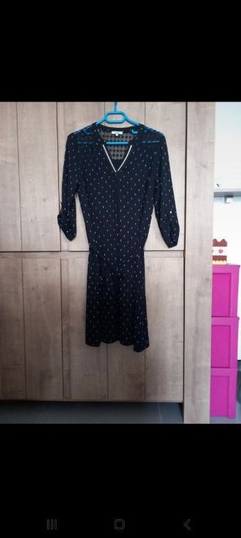 robe noire avec petits motifs