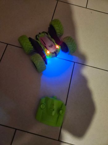 Voiture télécommandée 360° rotation