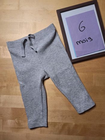 Legging pour fille taille 6 mois Marque primark très bon état
