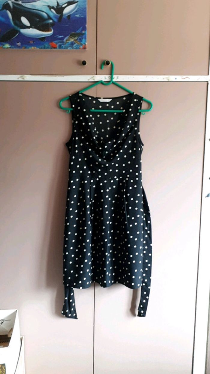 Robe noire à pois blanc