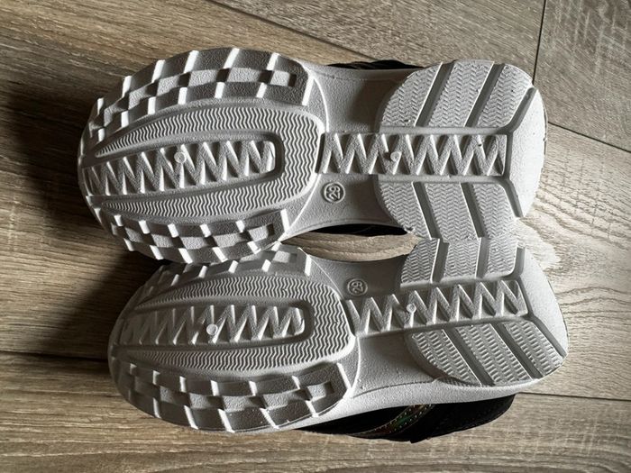 Baskets noires à lacets neuves T.29 - photo numéro 4