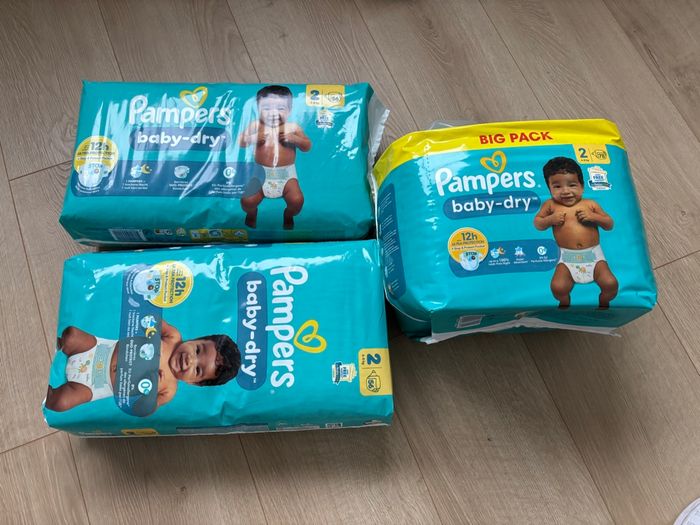 Couches Pampers neuve  taille 2