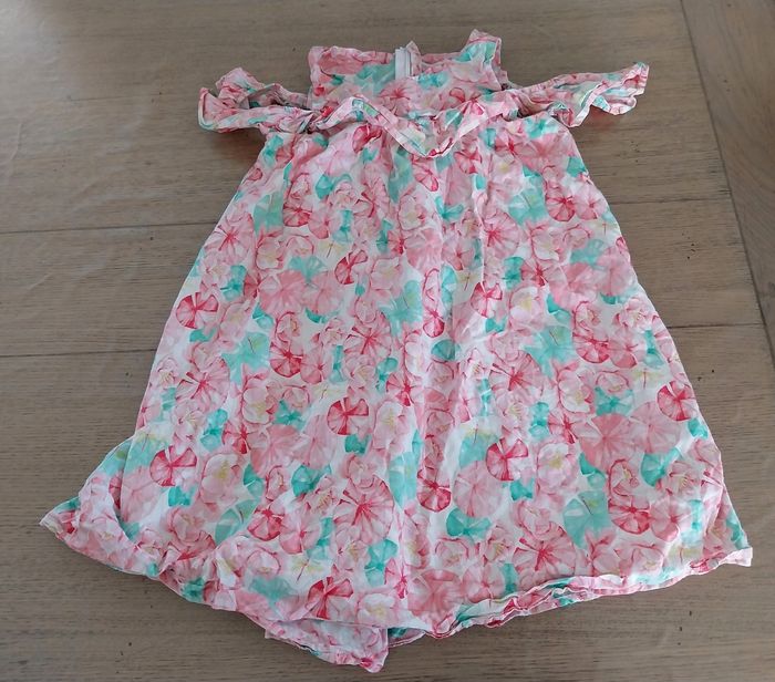 Robe été fille 6/7ans en très bon état