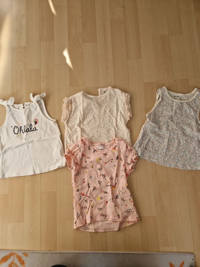 Lot 4 Tee shirt 18 mois