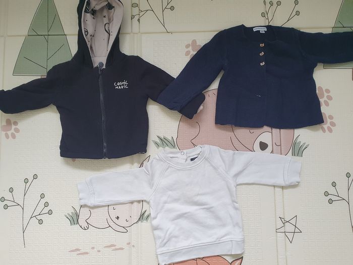 Lot mi-saison taille 12 mois (haut manches longues, pantalons, sweat) - photo numéro 7
