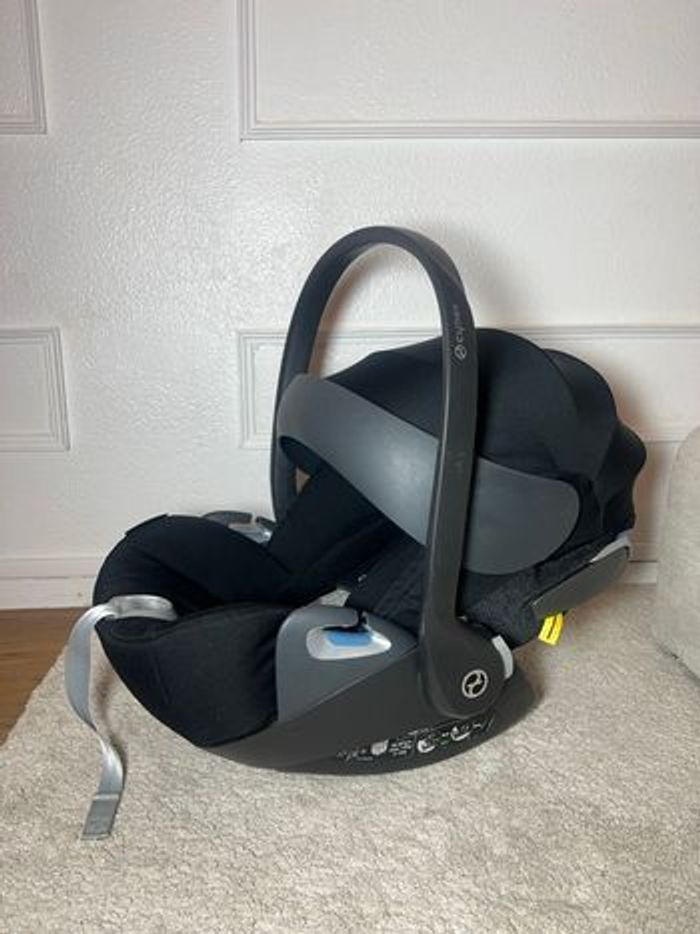 Cosy Cybex Cloud Z i-Size de la gamme Platinum avec sa base Isofix. - photo numéro 4