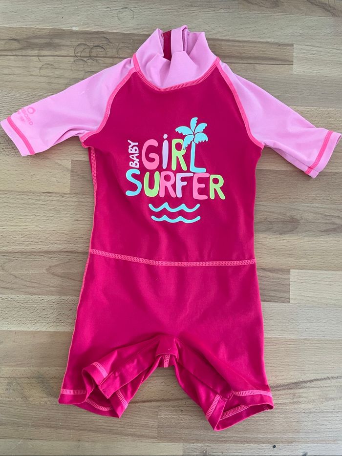 Combinaison plage anti UV taille 12 mois estimée