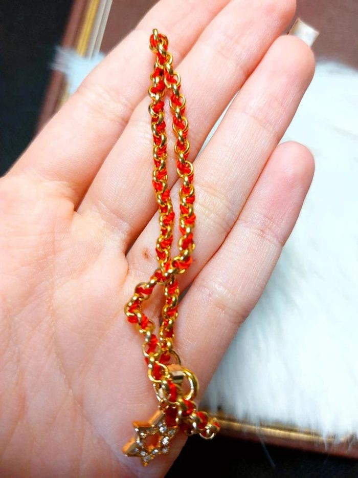 Magnifique bracelet raffinée chaînette doré et corde rouge, breloque étoile à strass - photo numéro 4