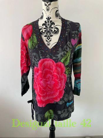 T-Shirt tunique longue manche 3/4 gris motifs fleurs multicolore col V strass Desigual taille 42